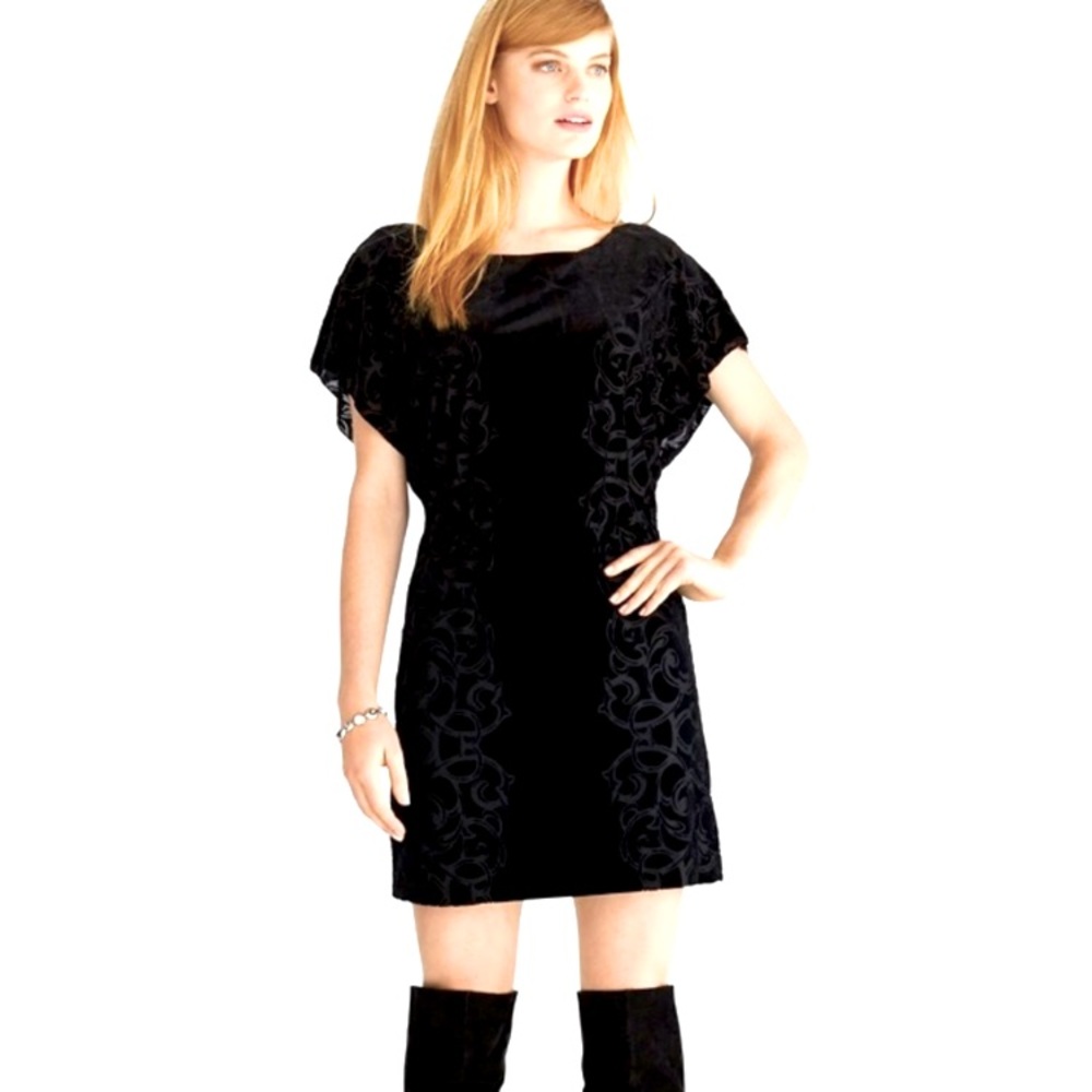 ⚪️⚫️♦️NWT White House Black Market Velvet Dress